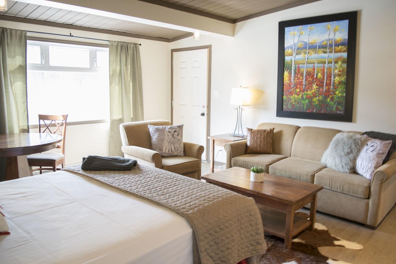 Yamnuska Suites 坎莫尔 外观 照片