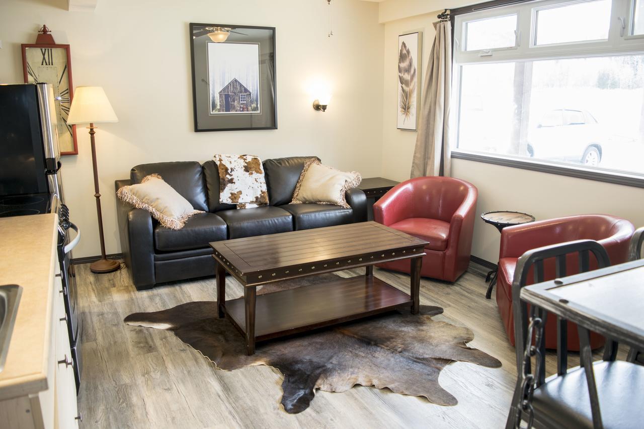 Yamnuska Suites 坎莫尔 外观 照片