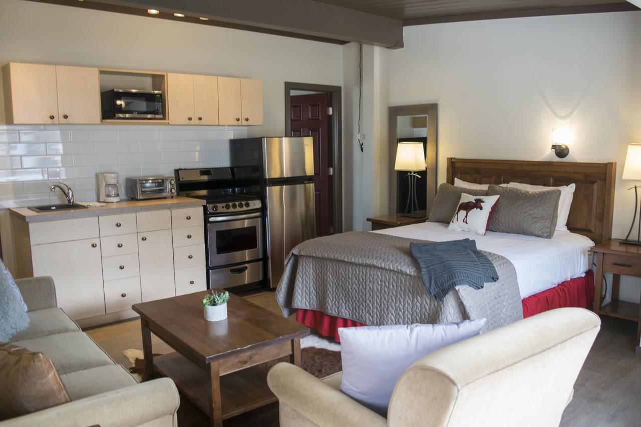 Yamnuska Suites 坎莫尔 外观 照片