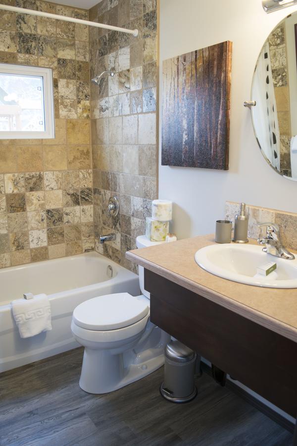Yamnuska Suites 坎莫尔 外观 照片